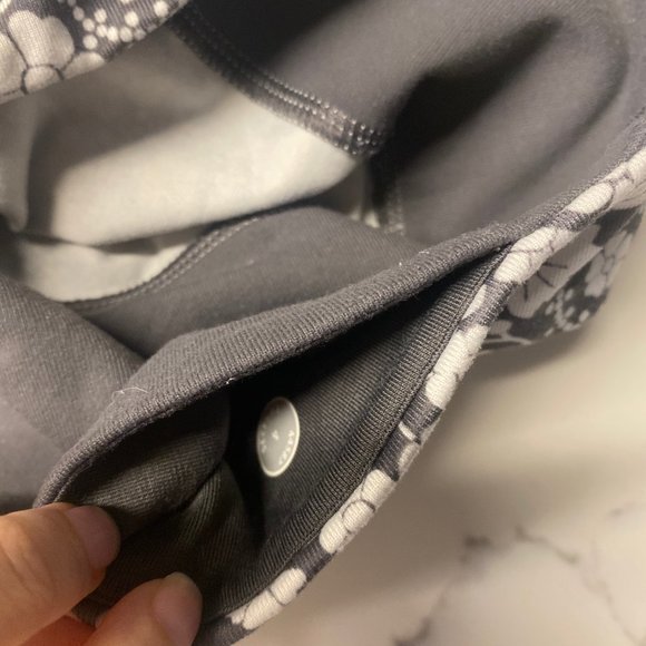 3/4 Length Lululemon Size 4 Floral Leggings - Picture 5 of 8